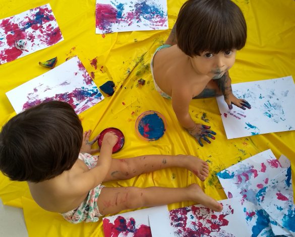 brincadeira-com-tinta-para-estimular-a- criatividade