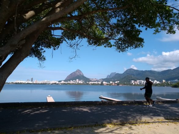 passeio-no-rio-com-criancas-baixo-bebe-lagoa