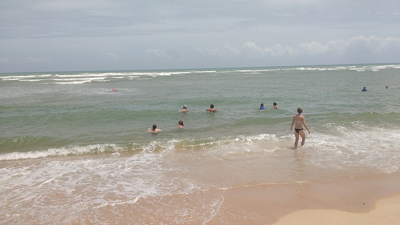 praia-do-forte-bahia-com-bebes